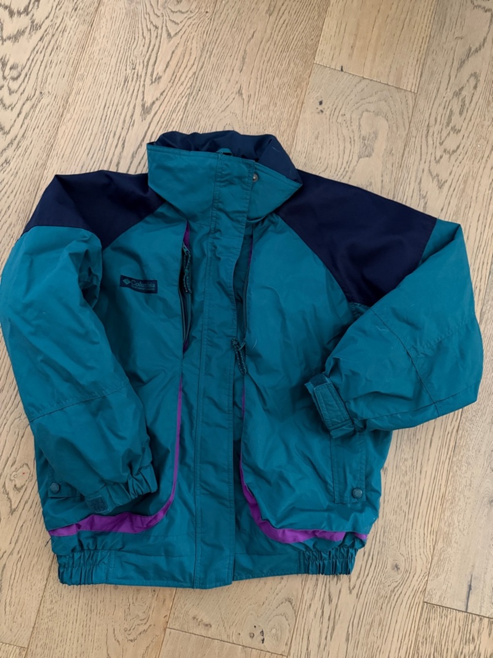 1995 Women’s Columbia bomber jacket.